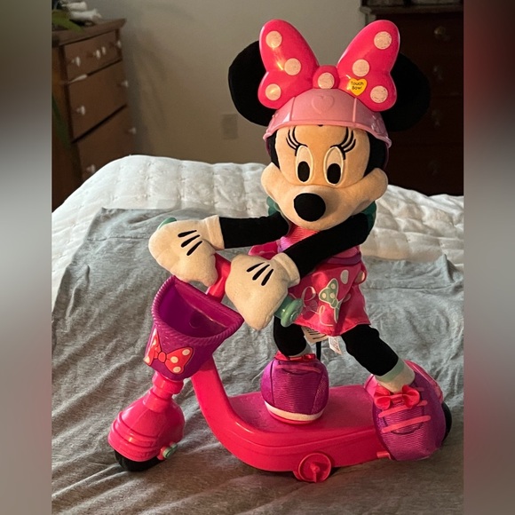 Disney Skating Minnie Mouse Pink Scooter See Video Works Great 15” - Picture 7 of 10